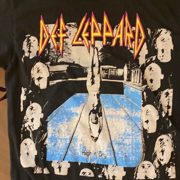 Junk Food Tees Def Leopard Graphic T-Shirt/ size small - Picture 3 of 4